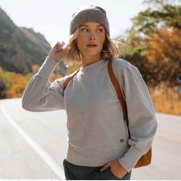 Albion Sweaters - Albion Serena Cropped Pullover Textured Wideneck Sweater in White and Black